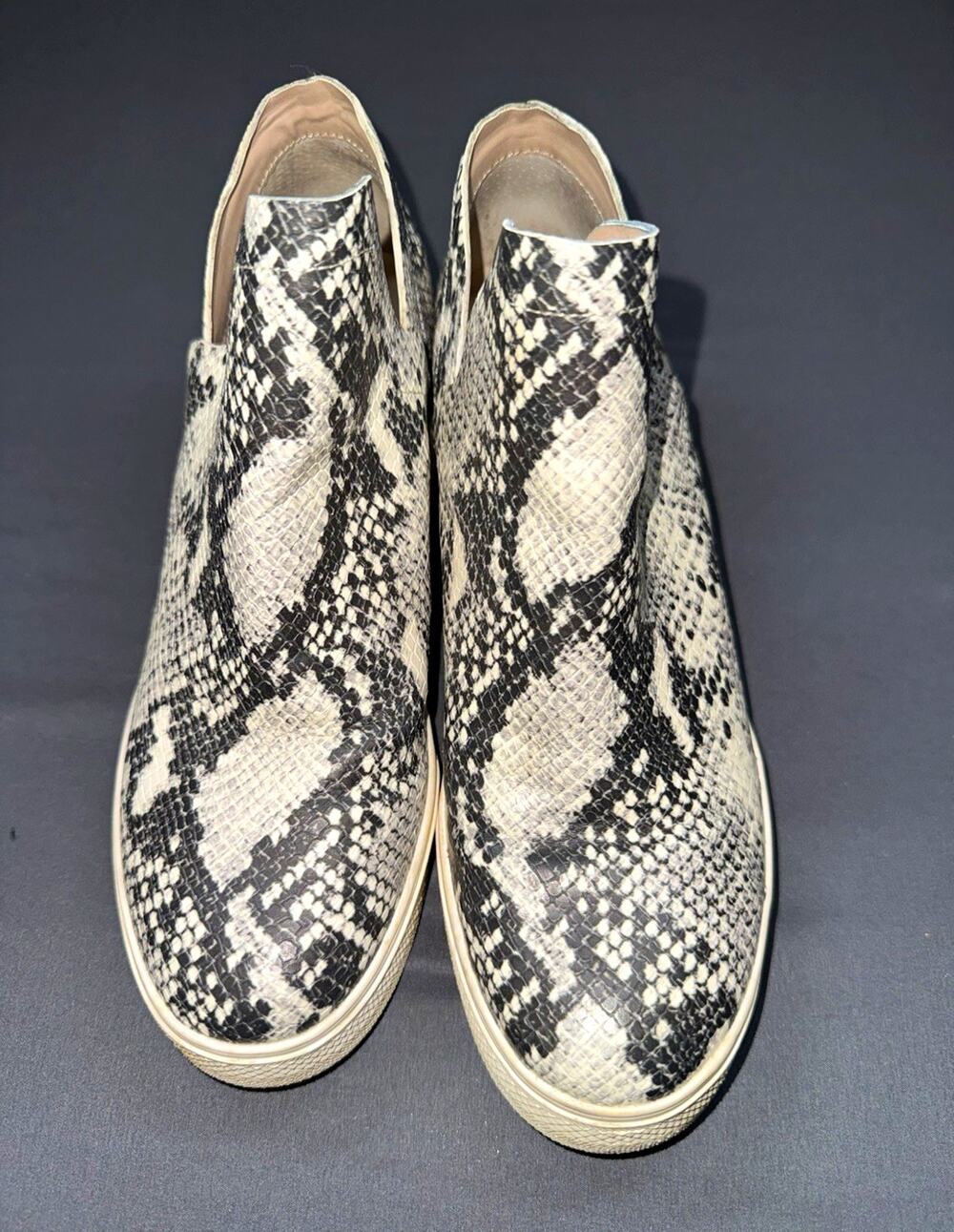 Steve Madden Women’s Slip-On Flats Snake Print Closed Toe Faux Leather 8.5